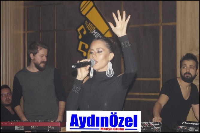 Club Gece'de Derya ULUĞ Rüzgarı - Foto Galeri galerisi resim 17