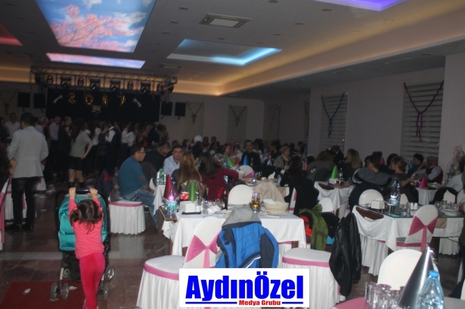 Alyans'ta Yılbaşı Eğlencesi galerisi resim 1