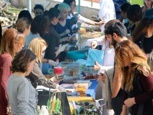 Tıp Fakültesi Öğrencilerinin Yararına Kermes Düzenlendi