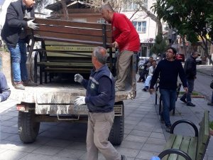 İncirliova'da belediye bankları kaldırıyor