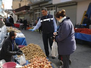 Konak zabıtasından pazaryerlerinde Koronavirüs denetimi