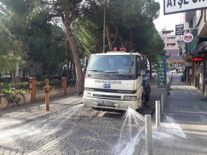 Kemalpaşa’da sokak ve caddeler dezenfekte ediliyor
