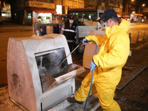 Buca’da her gece konteynerlere dezenfekte operasyonu