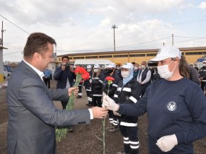 Başkan Aksoy belediye çalışanlarının 1 Mayıs’ını kutladı