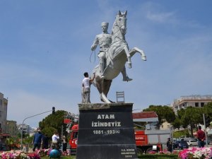 DİDİM’DE ATATÜRK HEYKELLERİ BOYANDI