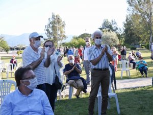 Karşıyaka’da 65 yaş üzeri vatandaşlara bayram konseri
