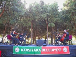 Karşıyaka’da çınarlara özel müzik şöleni