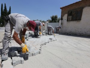 EFELER’DE YOL YAPIM ÇALIŞMALARI DEVAM EDİYOR