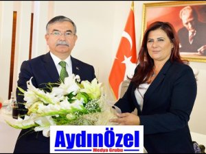 BAKAN YILMAZ KENT MEYDANINA HAYRAN KALDI