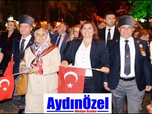 BÜYÜKŞEHİR CUMHURİYET'İ FENER ALAYI KORTEJİYLE KUTLADI