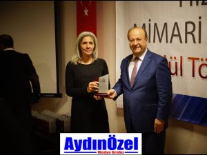 Mesut ÖZAKÇAN, Mimarlara Ödüllerini Dağıttı