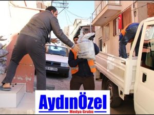 KUŞADASI ÜÇ  BİN AİLEYE KÖMÜR YARDIMI YAPIYOR