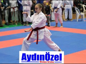 KARATE ŞAMPİYONASI KUŞADASI'NDA BAŞLADI