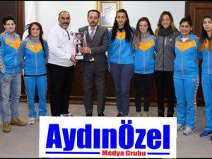 Şampiyon Takımdan Rektöre Ziyaret