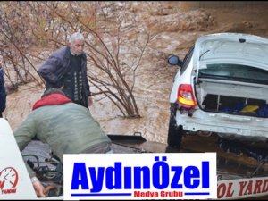 Aydında Otomobil Sulara Kapıldı