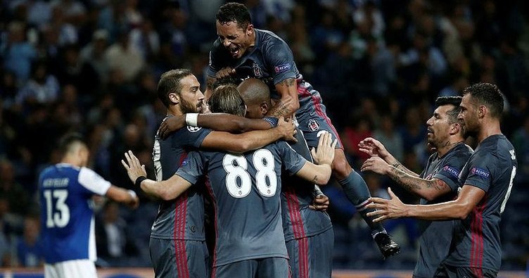 Beşiktaş'ın Hisseleri Borsada Güne Yükselişle Başladı  UEFA Şampiyonlar Ligi maçında Portekiz temsilcisi Porto'yu deplasmanda 3-1 yenen Beşiktaş'ın hisseleri güne yüzde 2,74 yükselişle başladı.