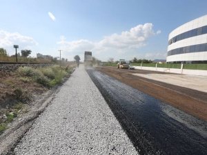 KARDEŞKÖY MAHALLESİ’NDEKİ TOPRAK YOLLAR ASFALTLANIYOR