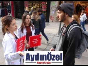 Dünya AIDS Günü Etkinliğinde, Tıp Öğrencileri Prezervatif Dağıttı