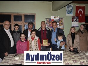 Başkan Kale’ye plaket verdiler