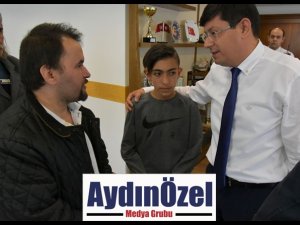 Başkan Özcan’dan 13 yaşındaki Berkay’a anlamlı hediye