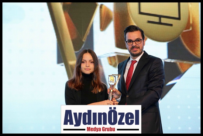 1543406306_trt_basinbulteni_uluslararas_____ocuk_medyas___konferans___2018_elif_sakall____bilge_karakteri_ile_birincilik___d__l___kazand__.jpg